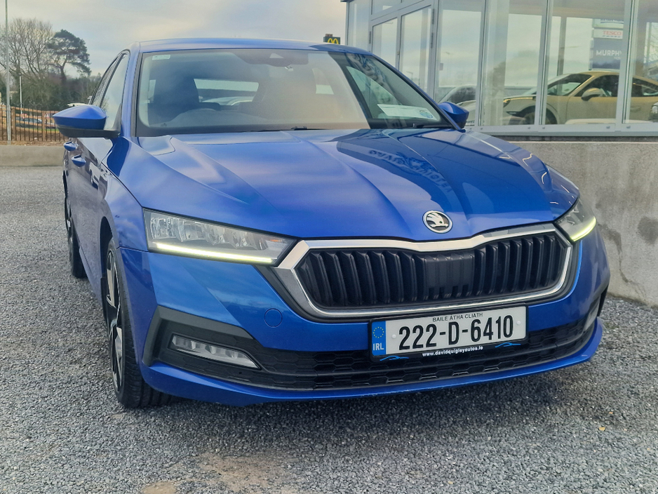 2022 Skoda Octavia - image 2