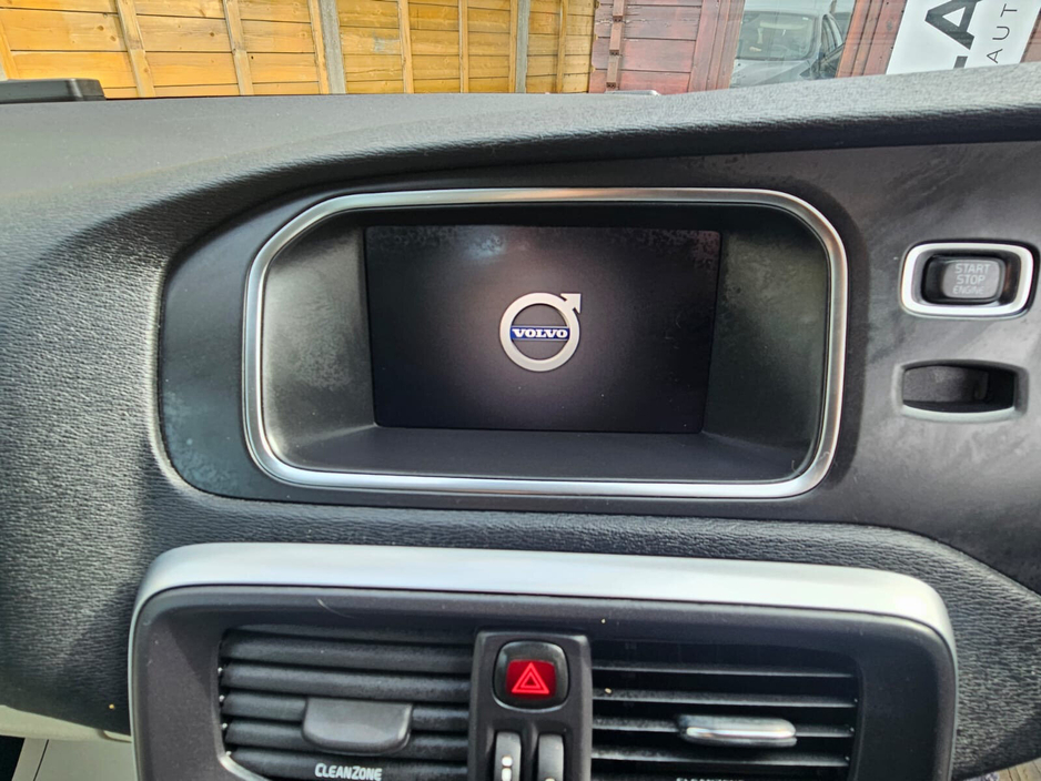 2019 Volvo V40 - image 31