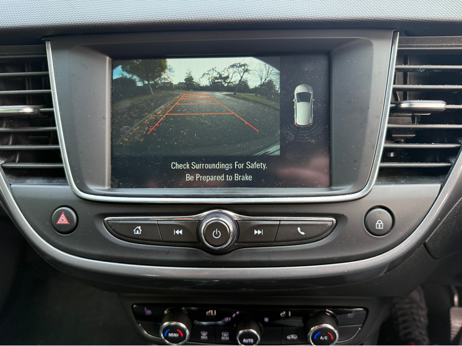 2022 Opel Crossland X - image 13