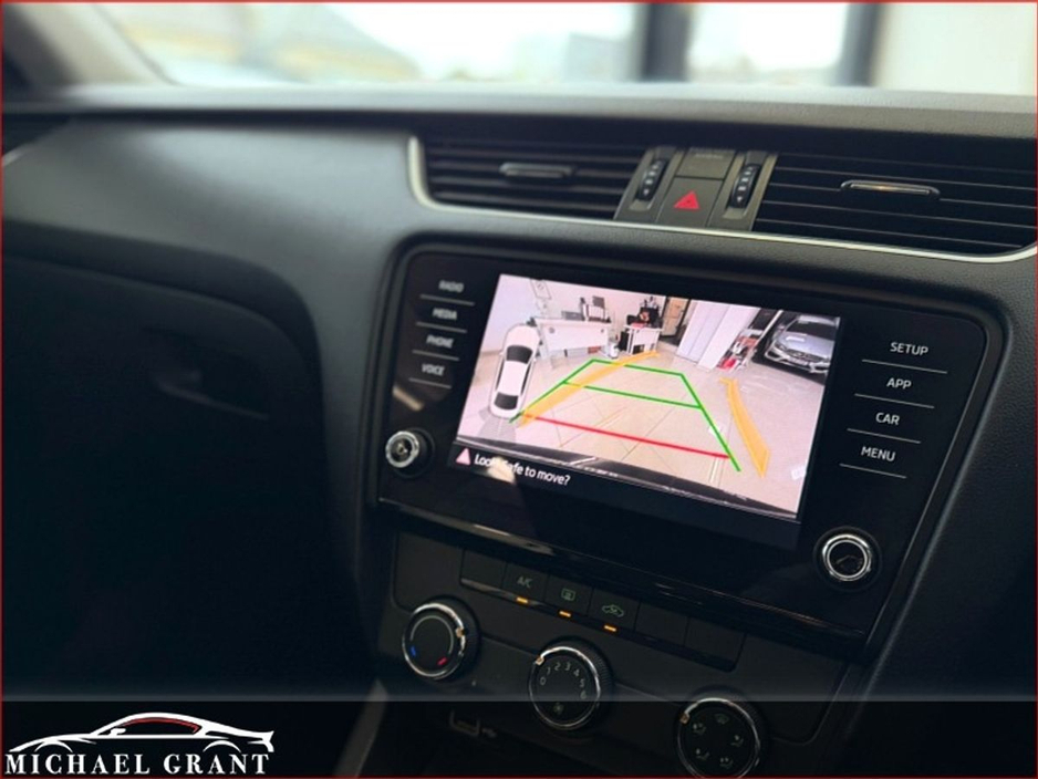 2018 Skoda Octavia - image 28