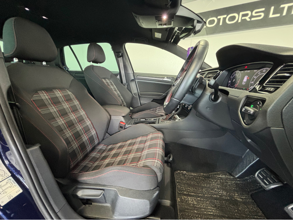 2018 Volkswagen Golf - image 12