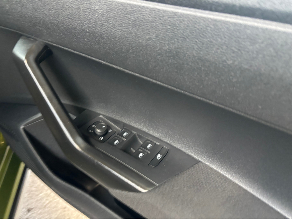 2022 Volkswagen Taigo - image 5