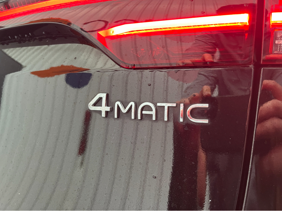 2021 Mercedes-Benz EQC - image 8