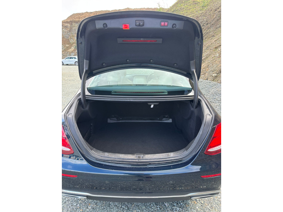 2016 Mercedes-Benz E Class - image 8