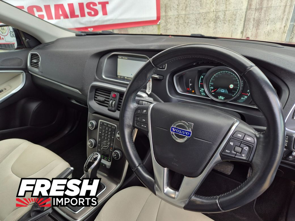 2014 Volvo V40 - image 25