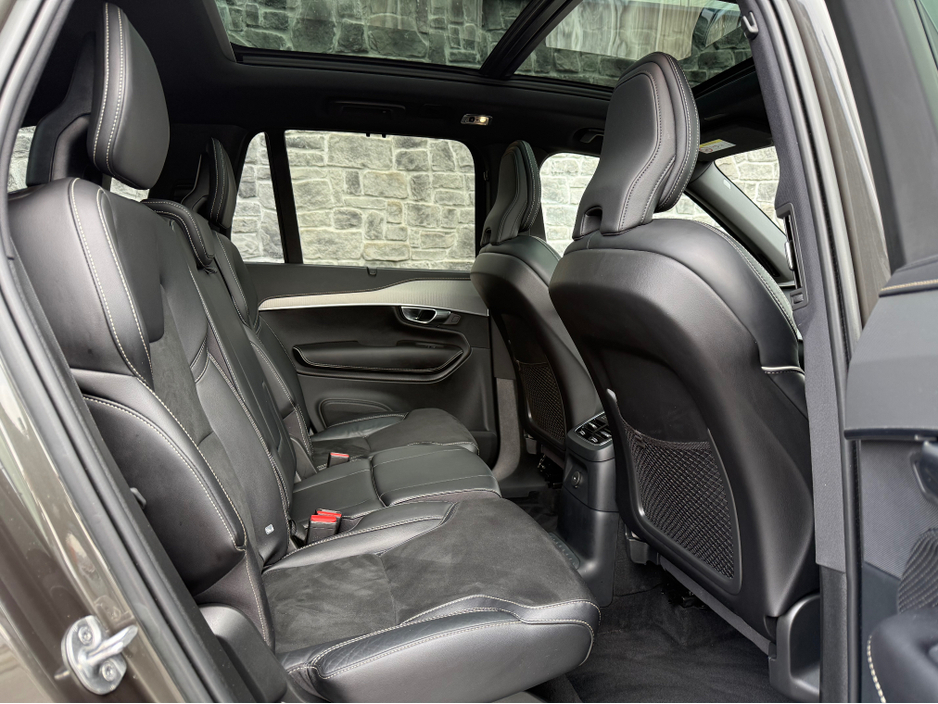 2022 Volvo XC90 - image 12