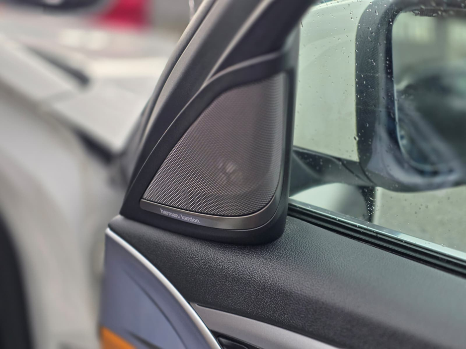 2021 BMW 5 Series - image 11