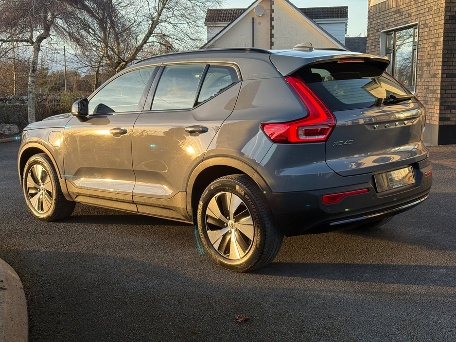 2023 Volvo XC40 - image 5