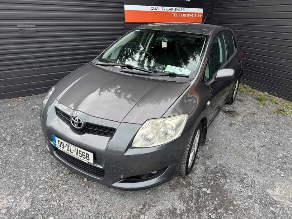 2009 Toyota Auris - image 3