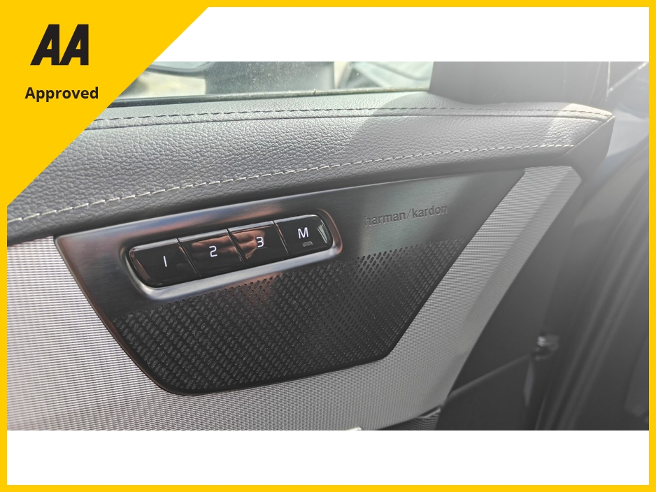 2023 Volvo XC90 - image 18