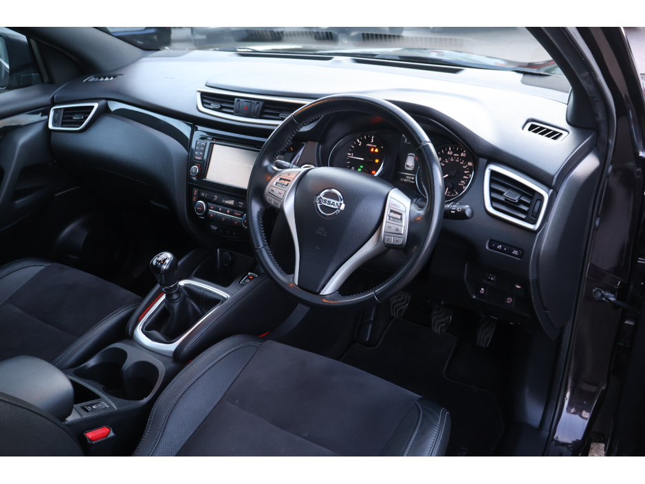 2017 Nissan Qashqai N-VISION 360 Huge Spec New Timing Belt Exceptional Condition! €13,995