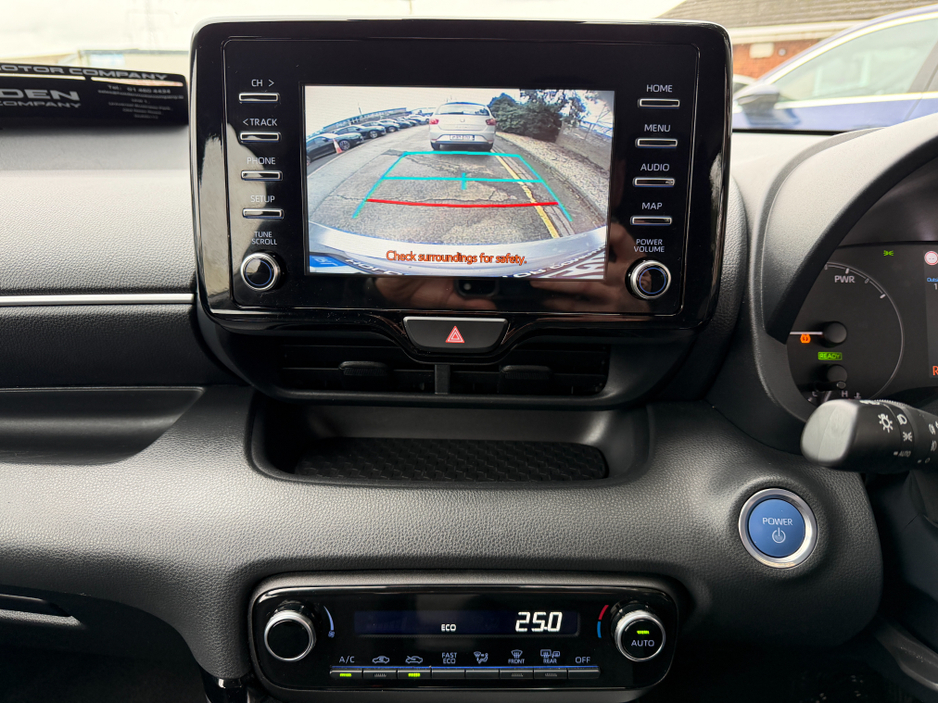 2023 Toyota Yaris - image 17