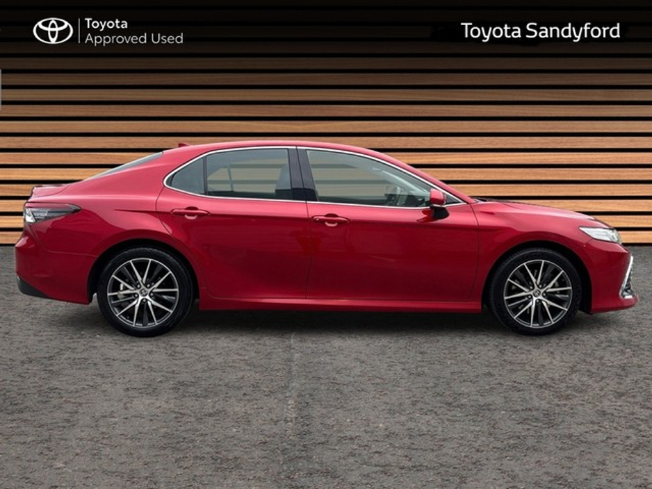 2022 Toyota Camry - image 3