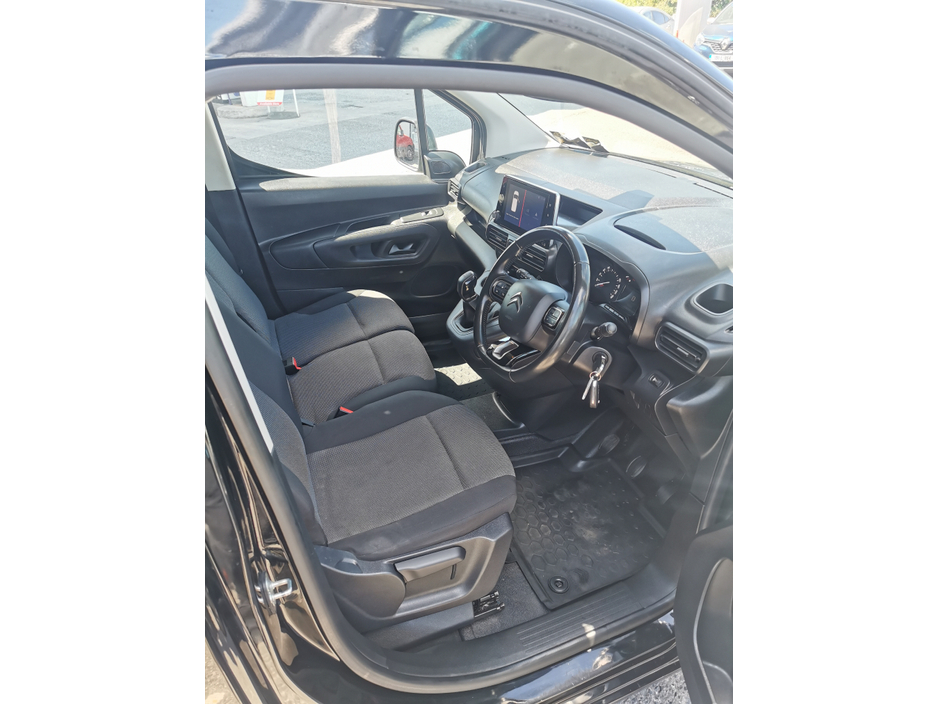 2021 Citroen Berlingo - image 13