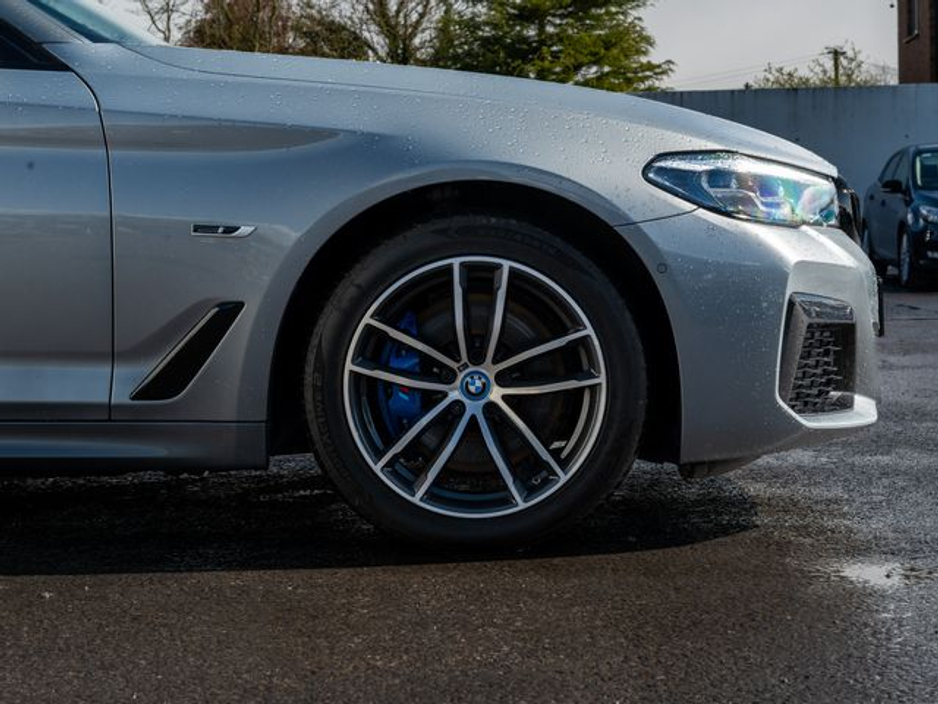 2022 BMW 5 Series - image 5