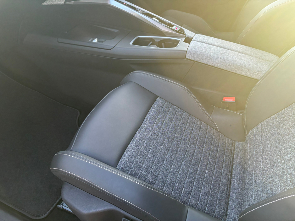 2025 Peugeot 5008  €44,950