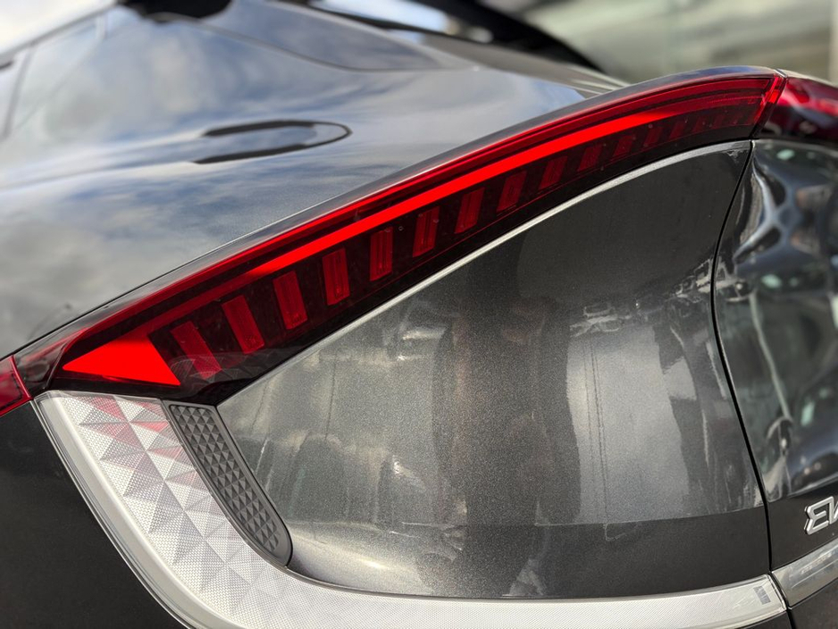 2025 Kia EV6 - image 7