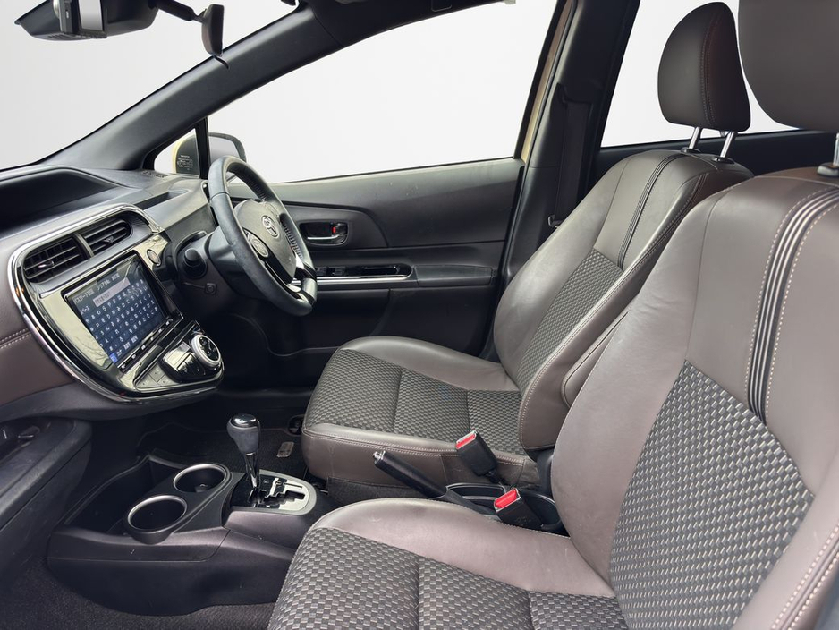 2019 Toyota Aqua CROSSOVER €14,888