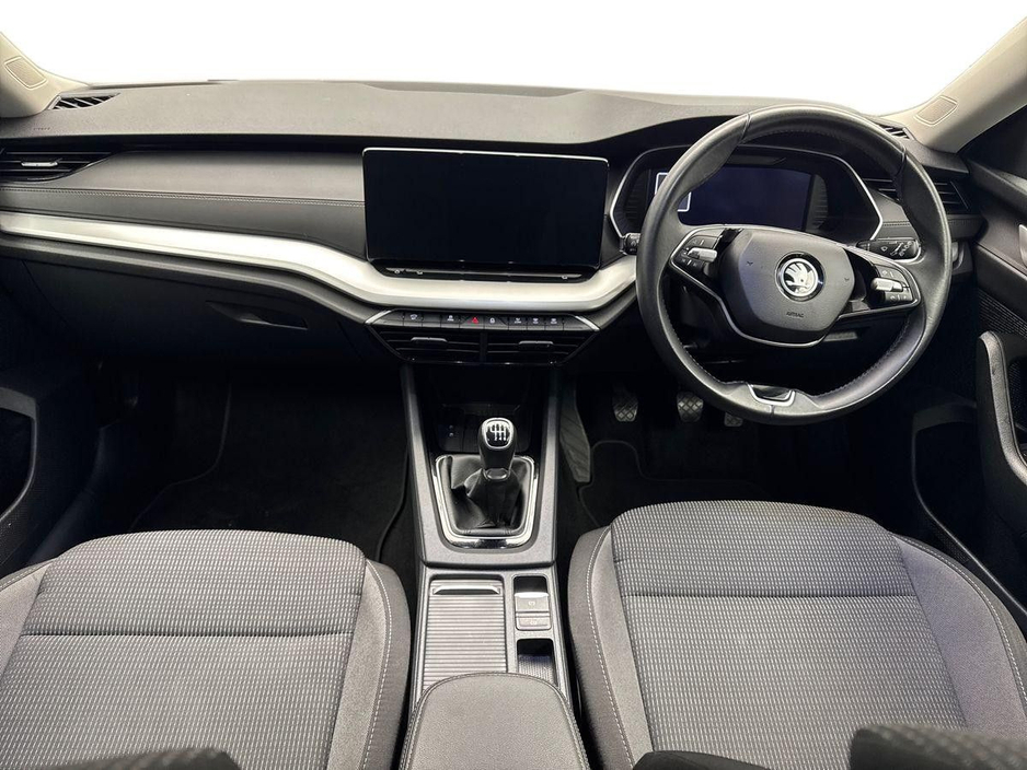2025 Skoda Octavia - image 8