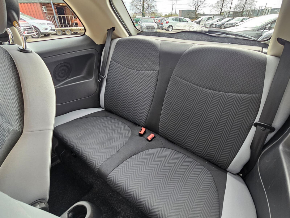 2016 Fiat 500 - image 12