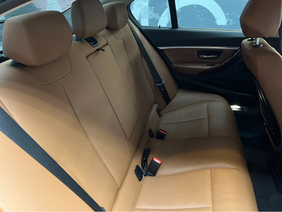 2016 BMW 3 Series - image 12
