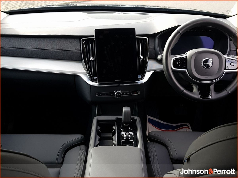 2025 Volvo XC90 T8 455bhp AWD PHEV Core €79,900