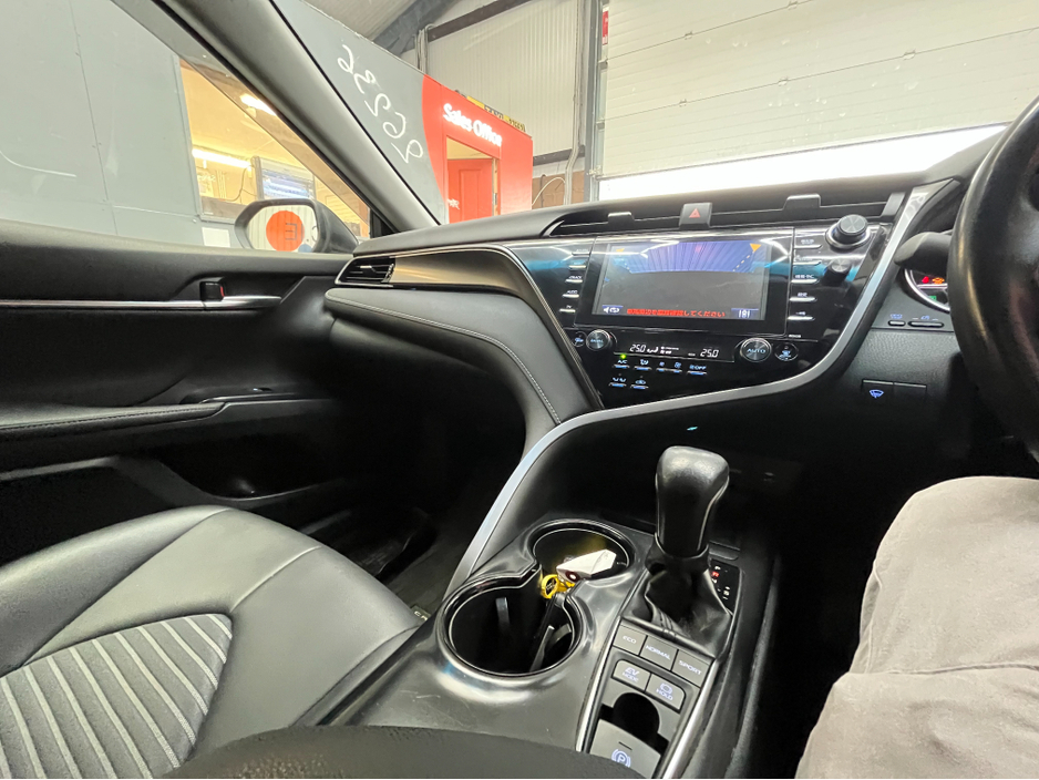 2019 Toyota Camry - image 17