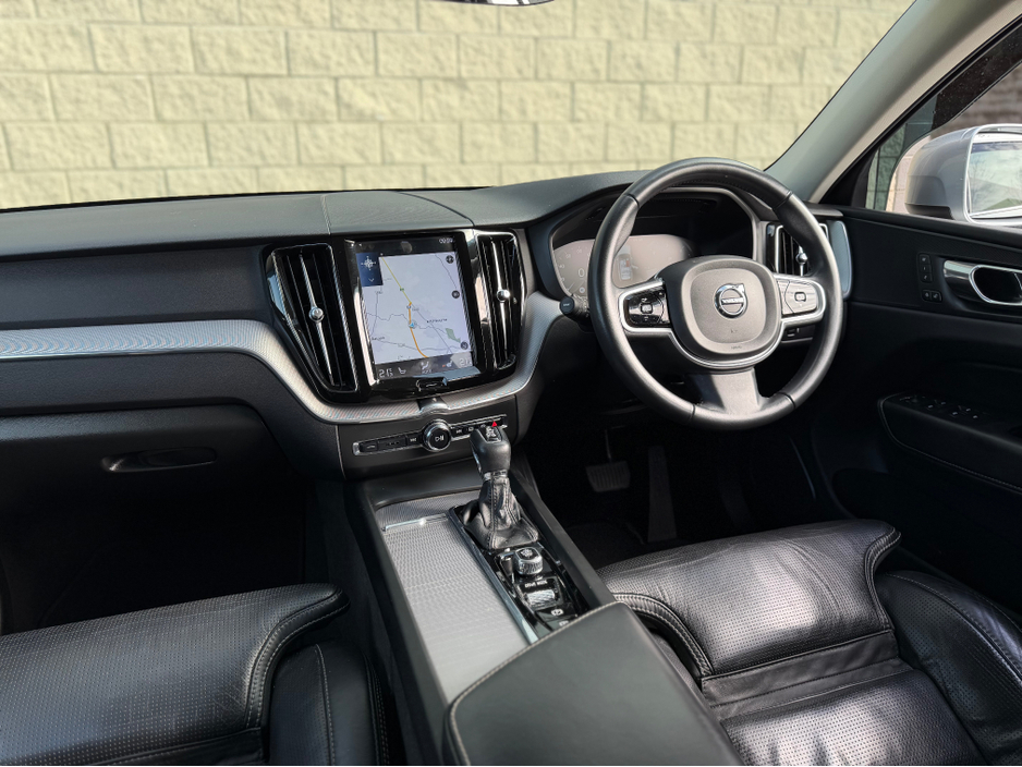 2018 Volvo XC60 - image 20