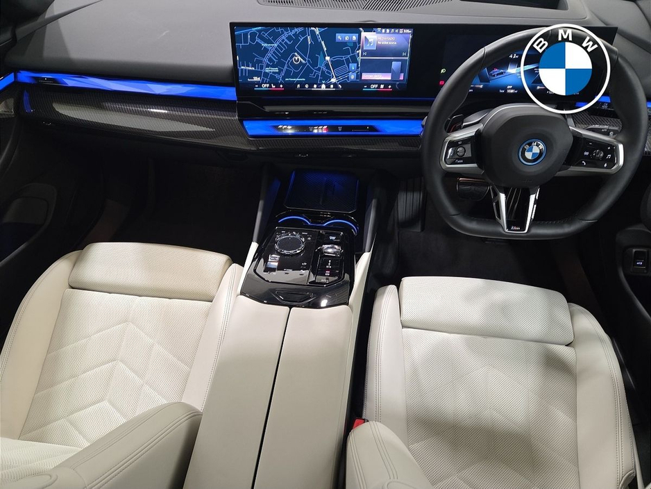 2025 BMW i5 - image 4