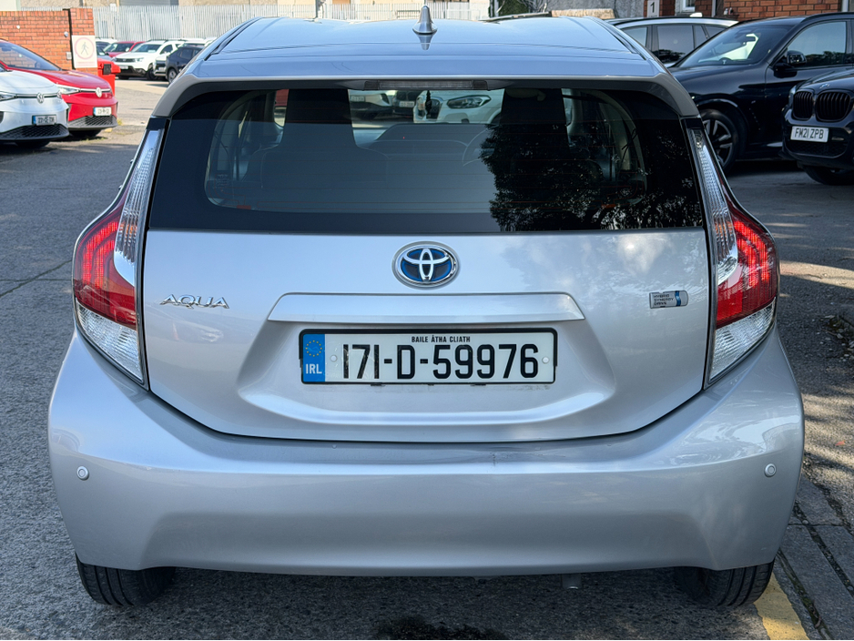 2017 Toyota Aqua - image 10