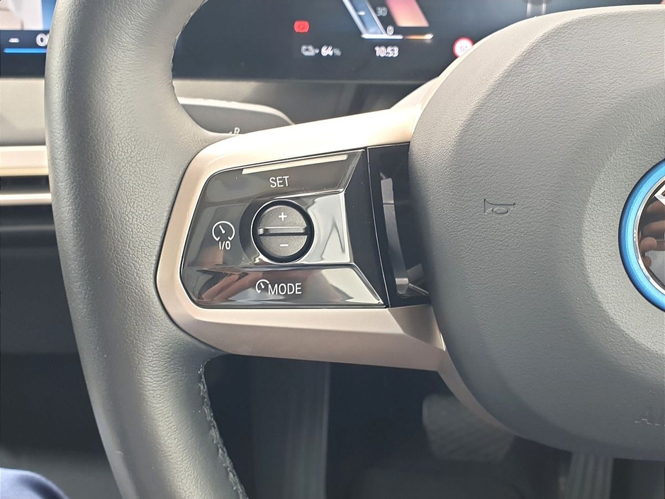 2022 BMW iX - image 17