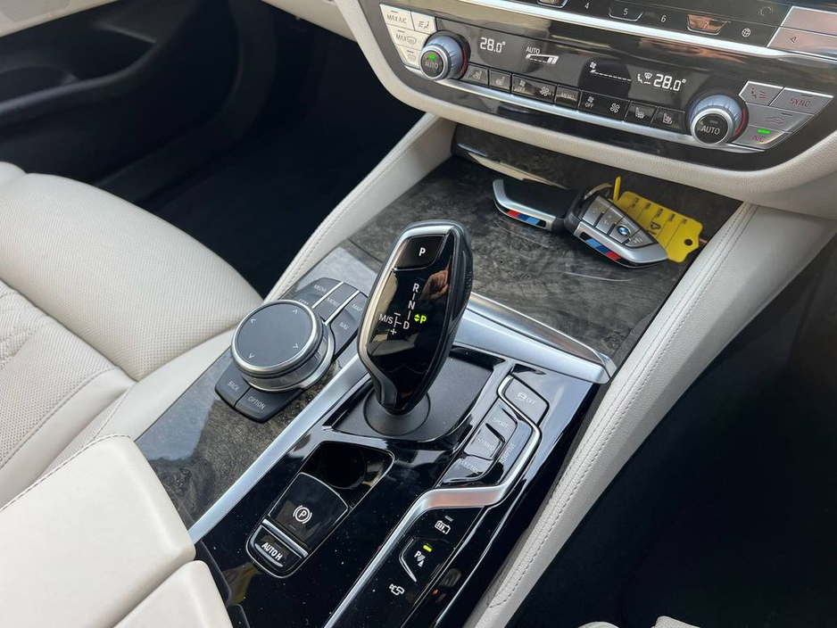 2021 BMW 5 Series 530e M-SPORT COMPETITION 2.0 // LCI MODEL * HUGE SPEC * // VERY LOW MILEAGE // NEW 20" ALLOYS €38,900