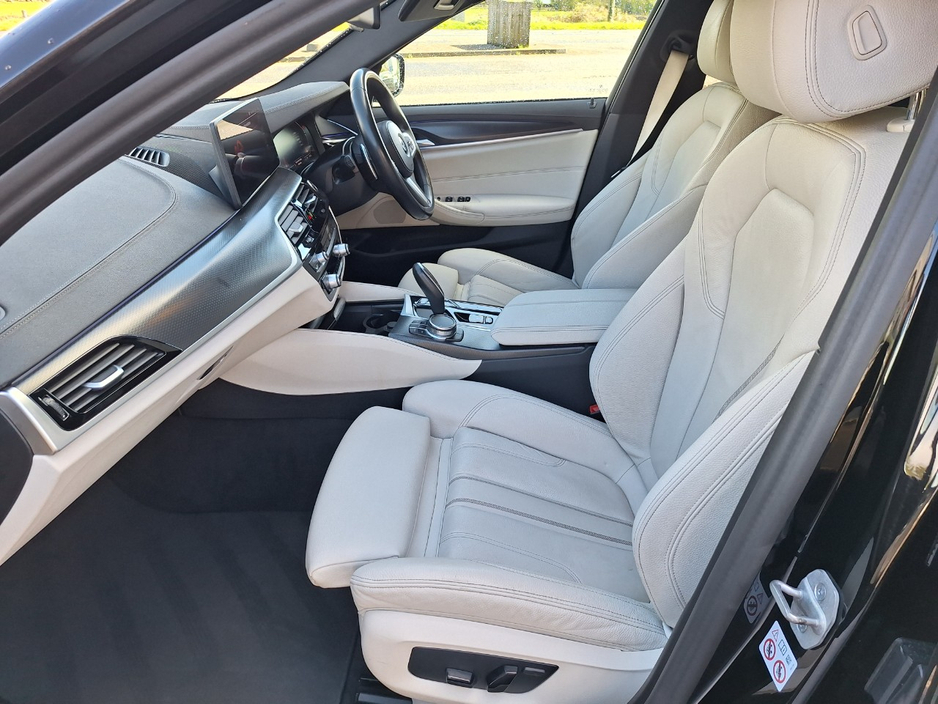 2023 BMW 5 Series - image 9