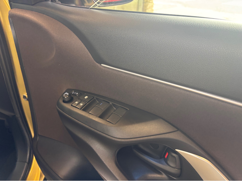 2021 Toyota Yaris - image 5