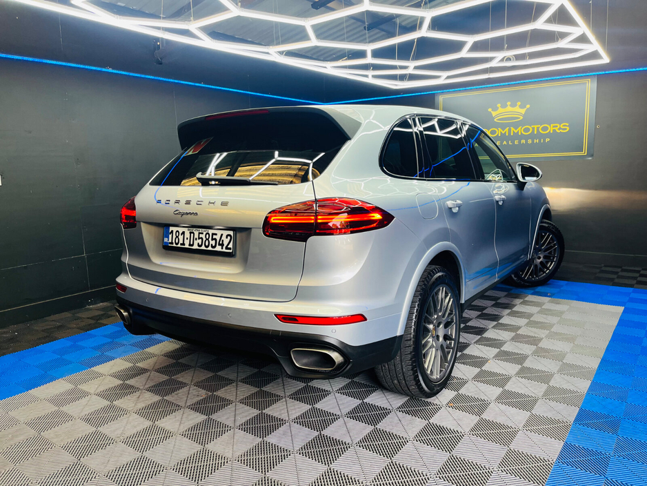 2018 Porsche Cayenne - image 10