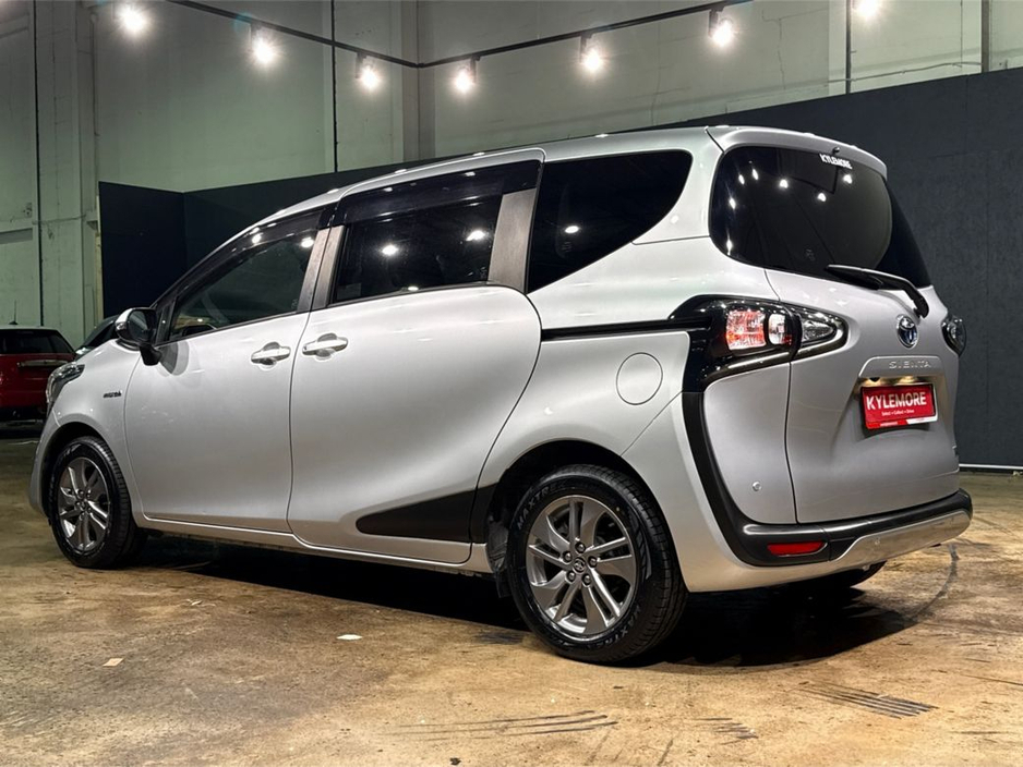 2020 Toyota Sienta - image 5