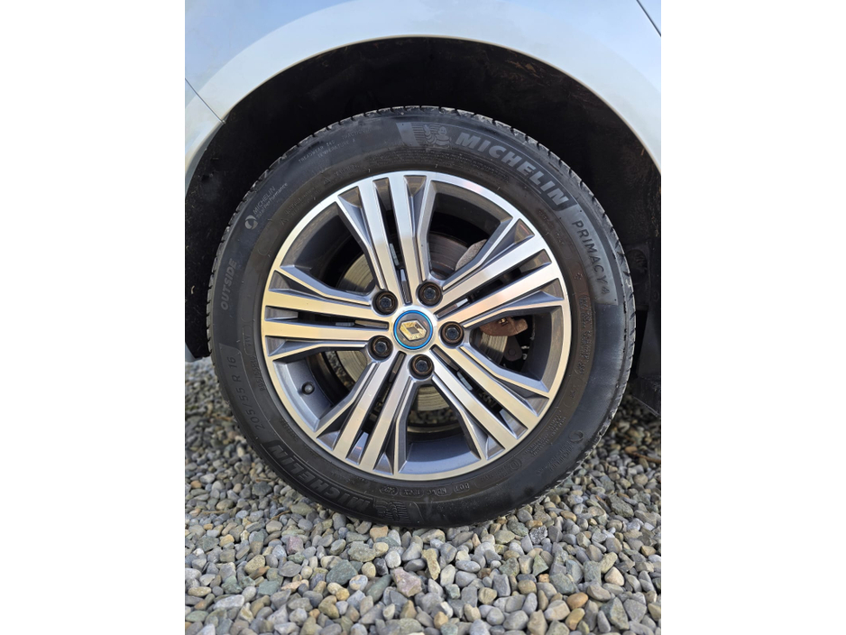 2021 Renault Megane - image 28