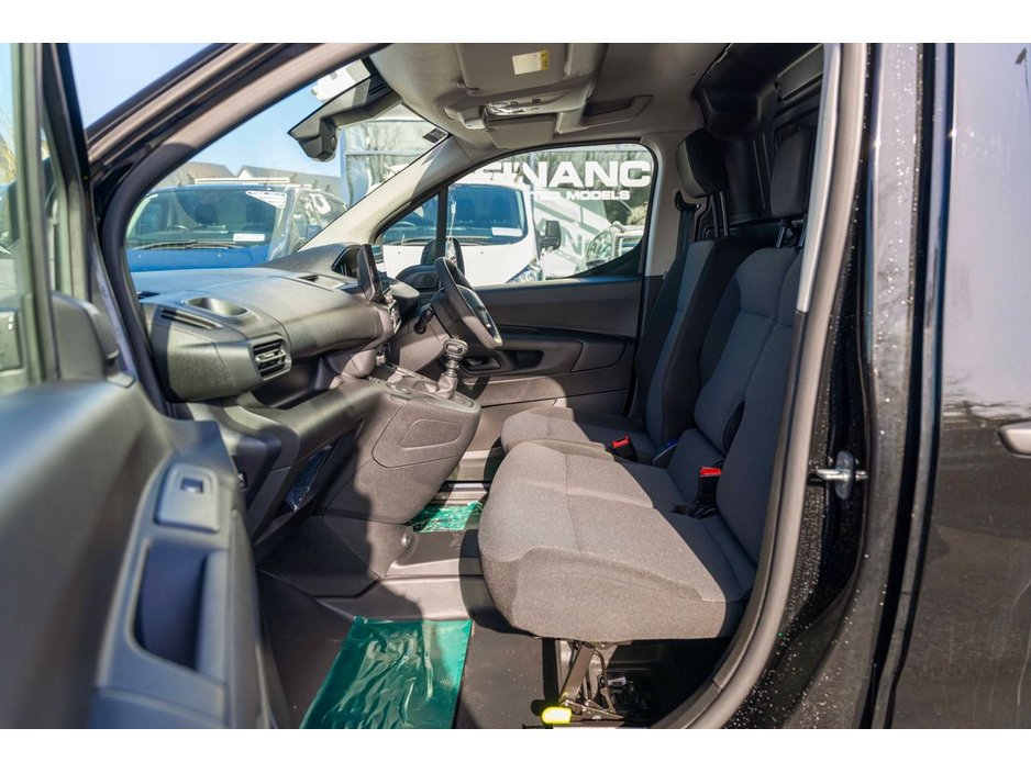 2026 Peugeot Partner - image 10