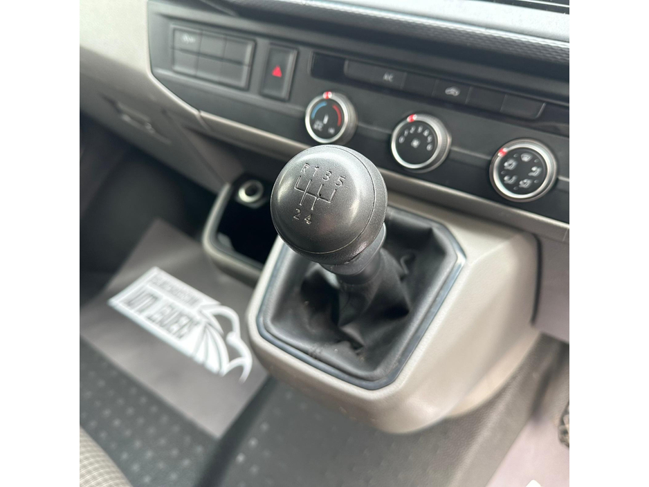 2021 Volkswagen Transporter - image 23