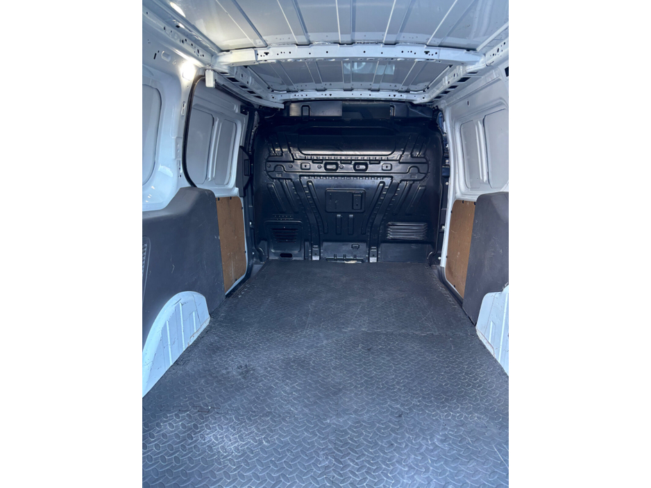 2020 Ford Transit - image 9