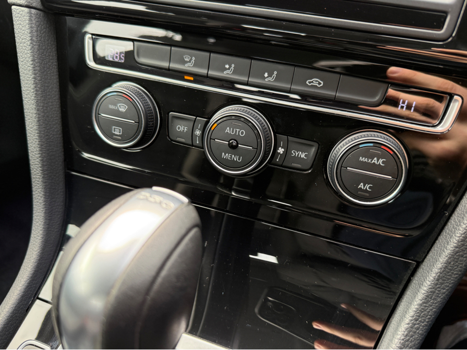 2015 Volkswagen Golf - image 16