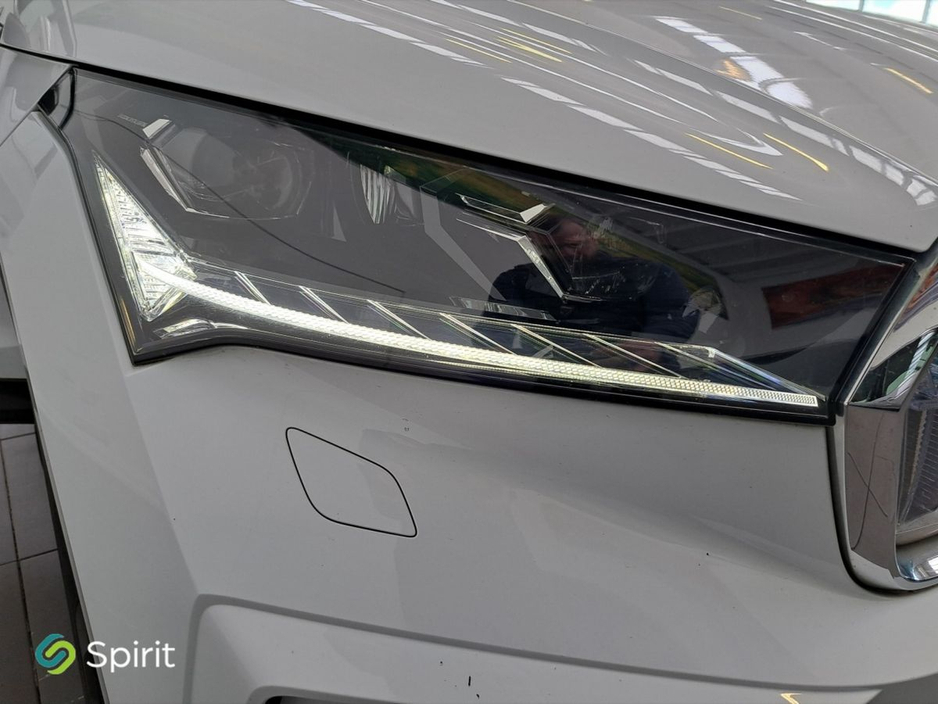 2022 Skoda Enyaq - image 21