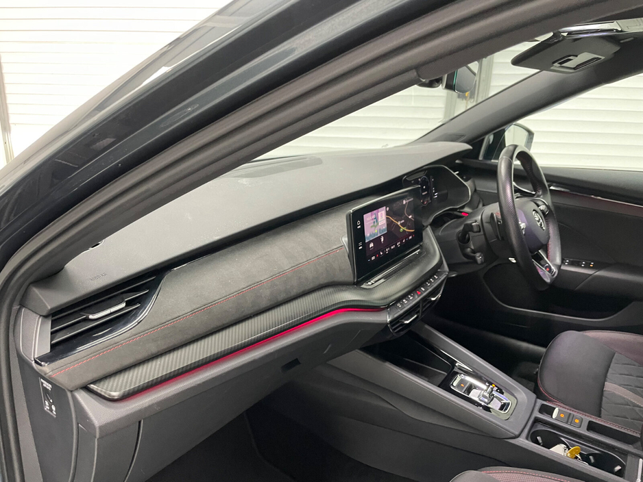 2021 Skoda Octavia - image 25