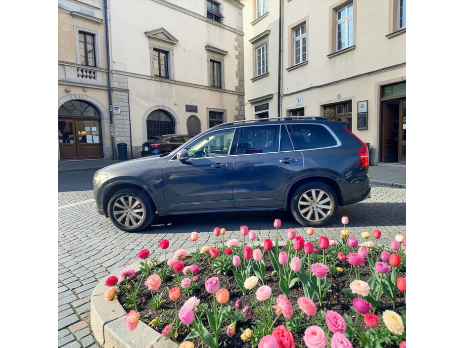 2016 Volvo XC90 - image 5