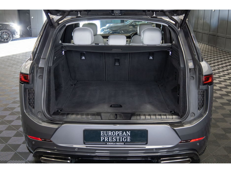 2023 Land Rover Range Rover Sport  €85,366