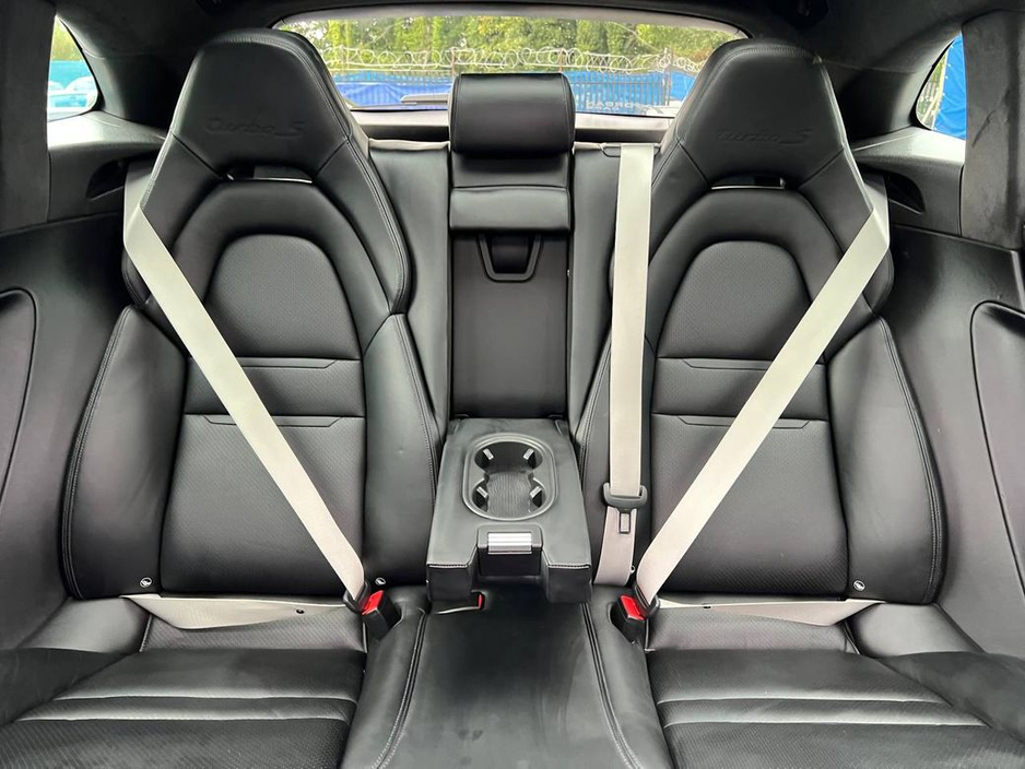 2018 Porsche Panamera - image 14