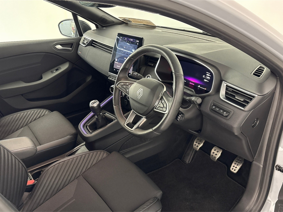 2025 Renault Clio ESPRIT ALPINE TCE90**HEATED MULTIFUNCTIONAL STEERING WHEEL**HEATED HALF LEATHER SPORT SEATS**DIGITAL DASH**TOUCH SCREEN APPLE CAR PLAY**DRIVE MODES**17" BLACK ALLOYS**ISOFIX**FINANCE AVAILABLE