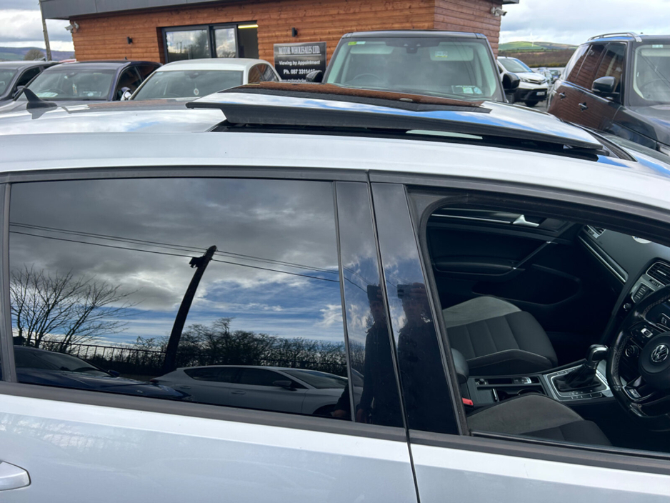 2017 Volkswagen Golf - image 8