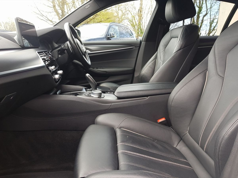 2021 BMW 5 Series - image 7