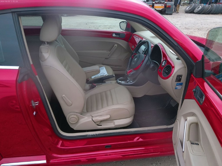 2017 Volkswagen Beetle - image 10